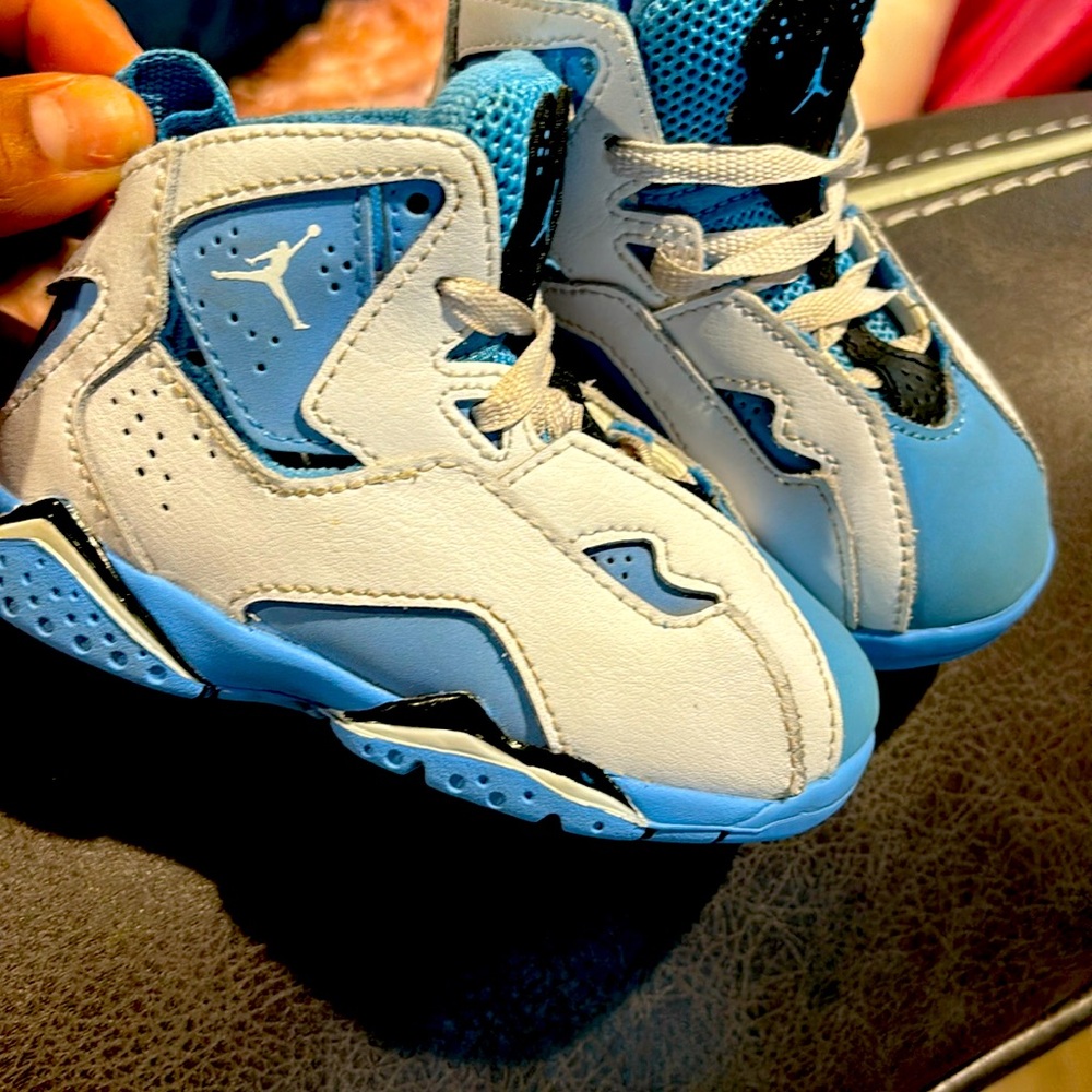Toddler Jordans size 6c